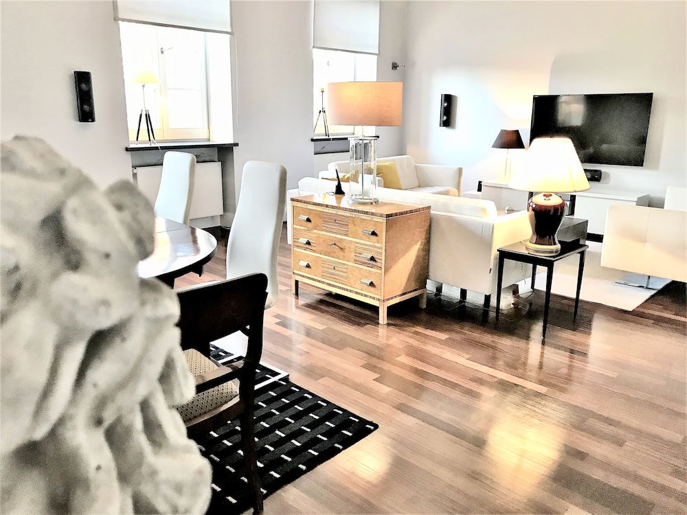 Luxury Penthouse, 2 Bedrooms, 2 Bathrooms (Market Square view, 155 m2)