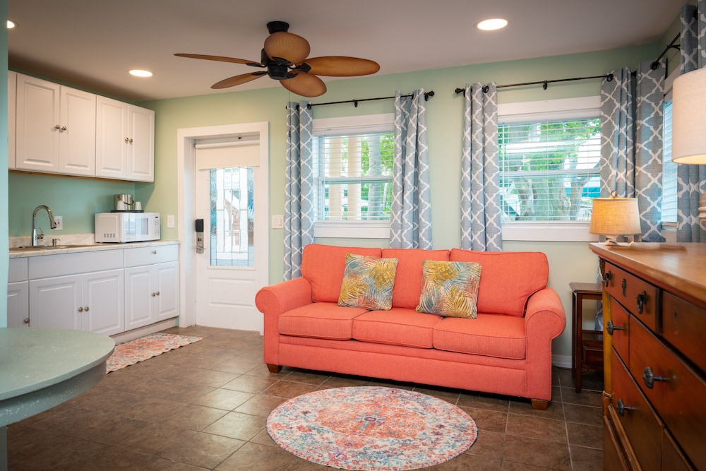 Premium Ocean View Bungalow King with Kitchenette photo 3
