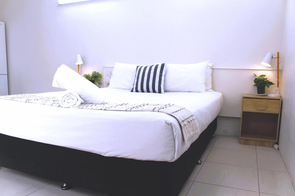 Deluxe Studio, 1 Queen Bed - Photo 4