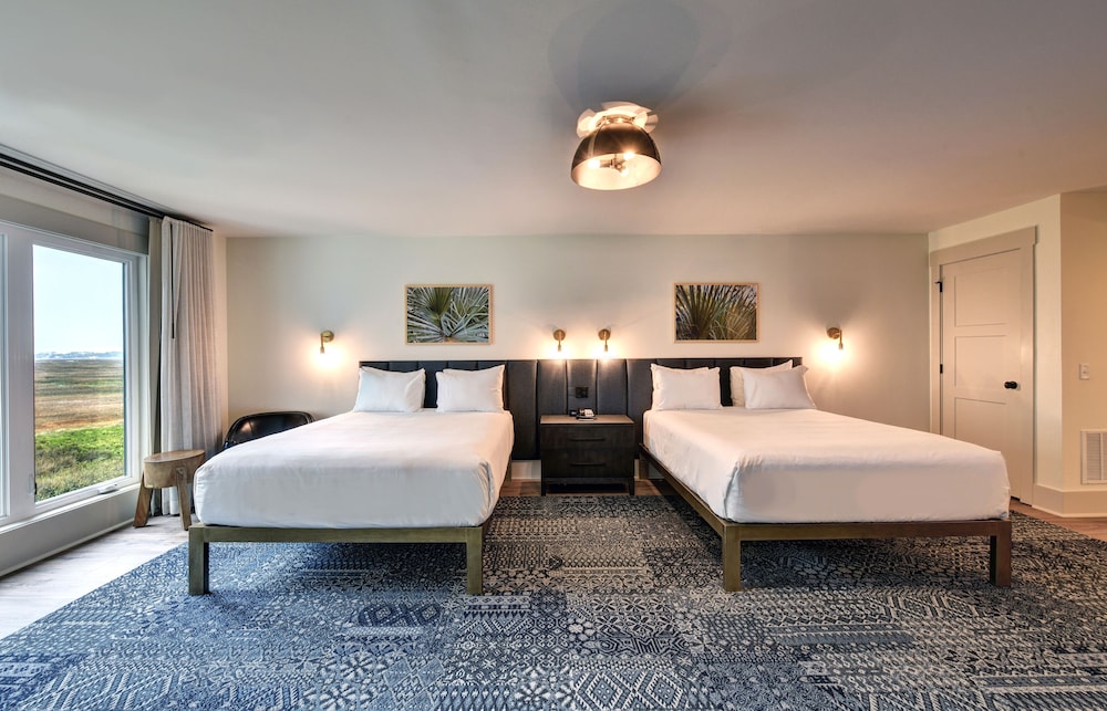 Standard Room, 2 Queen Beds - Photo 2