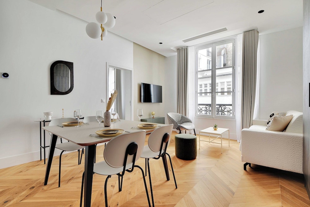 Apartment photo 2