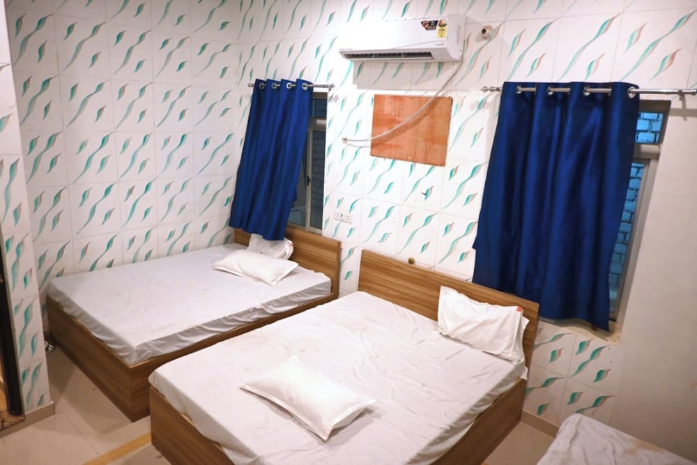 Deluxe Quadruple Room, City View