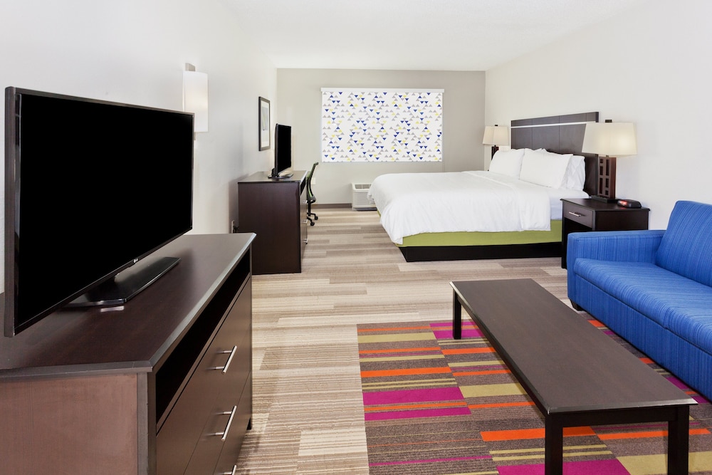 Suite, 1 King Bed - Photo 3