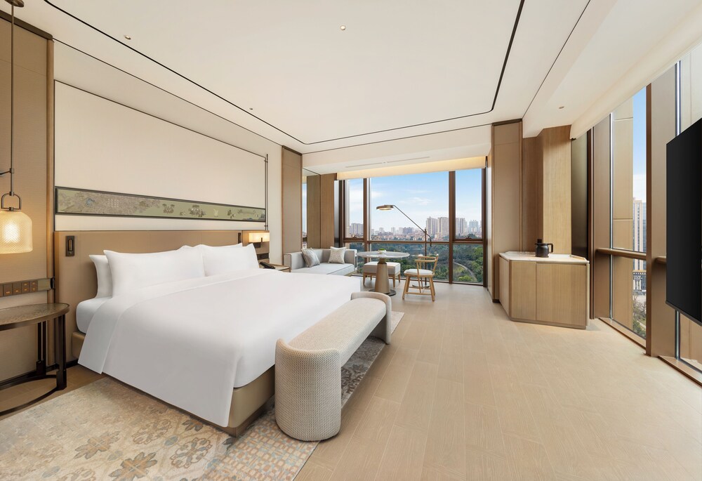 Premium Room, 1 King Bed