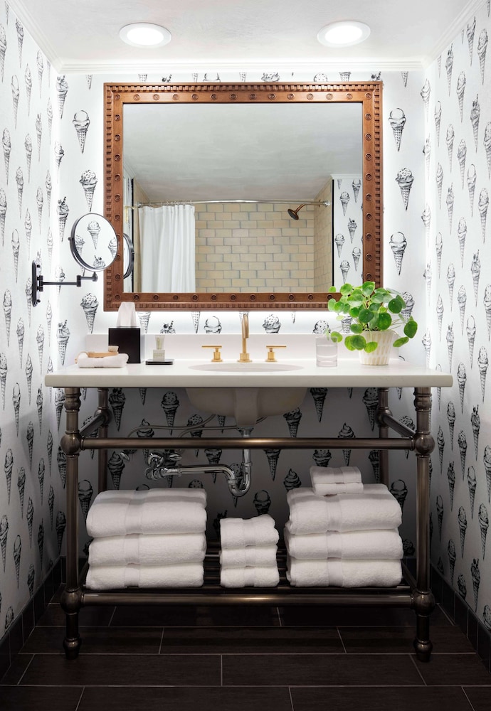 King Room, Oversized - Photo 5