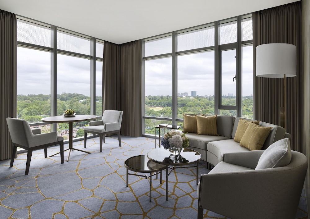 Executive Suite, Corner