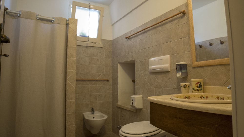 Quadruple Room - Photo 5