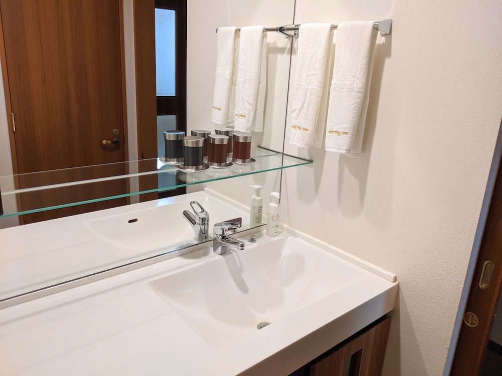 Deluxe Twin Room Non Smoking (No Cleaning Service) - Photo 8