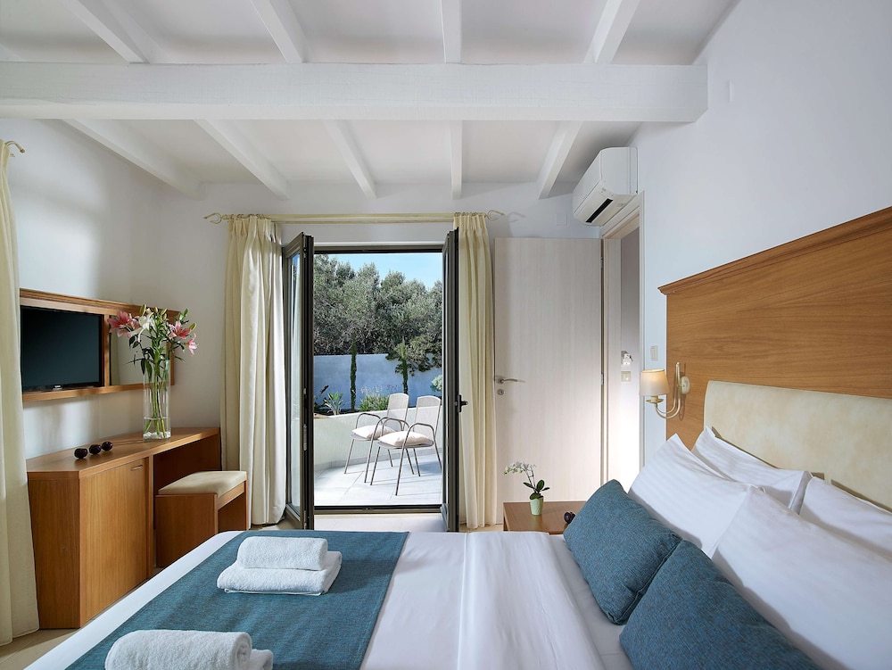 Suite, 2 Bedrooms - Photo 4