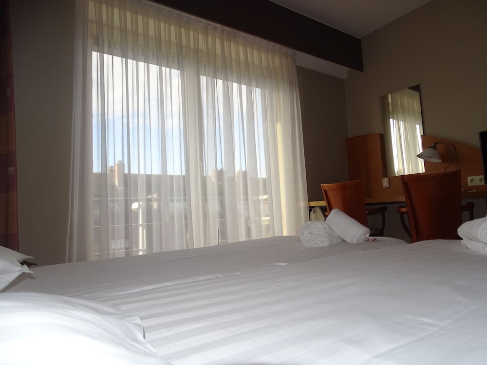 Budget Twin Room - Photo 2