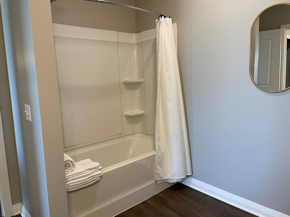 Skyline View 2BR w Balcony Free Parking W D, Billede 32