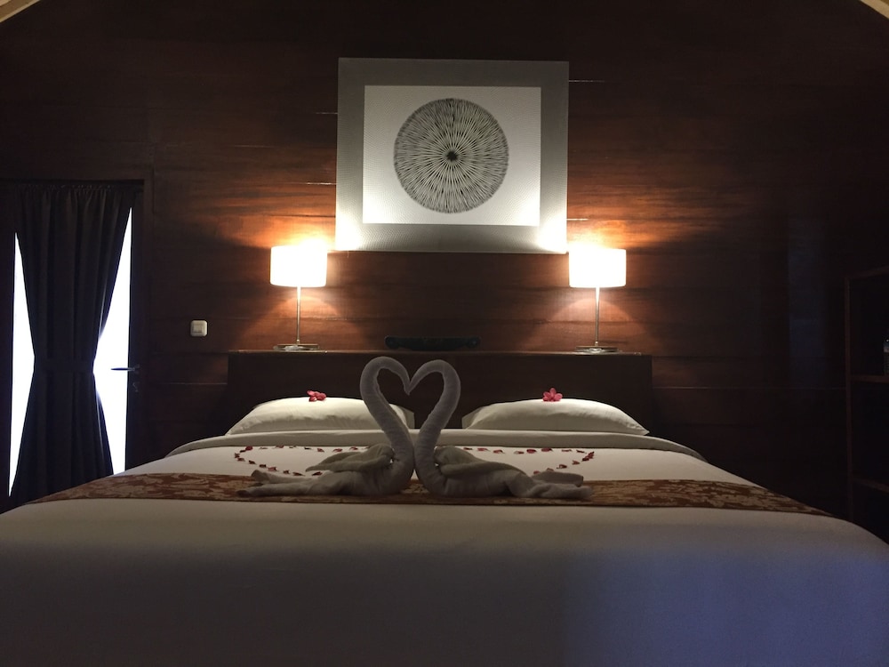 Honeymoon Suite photo 3