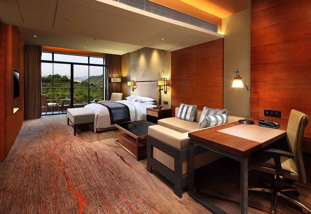 Junior Suite with Lounge Access