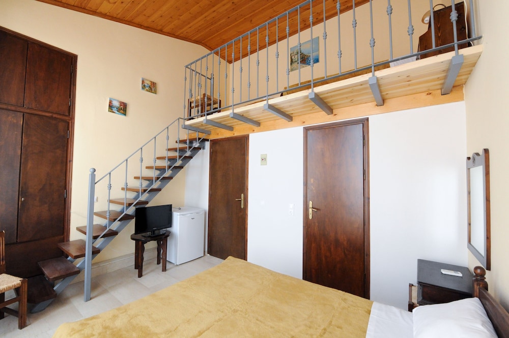 Basic Quadruple Room photo 2