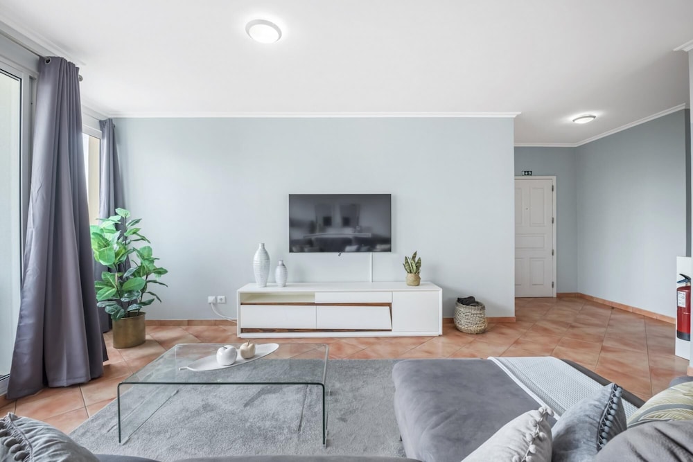 Apartment photo 2
