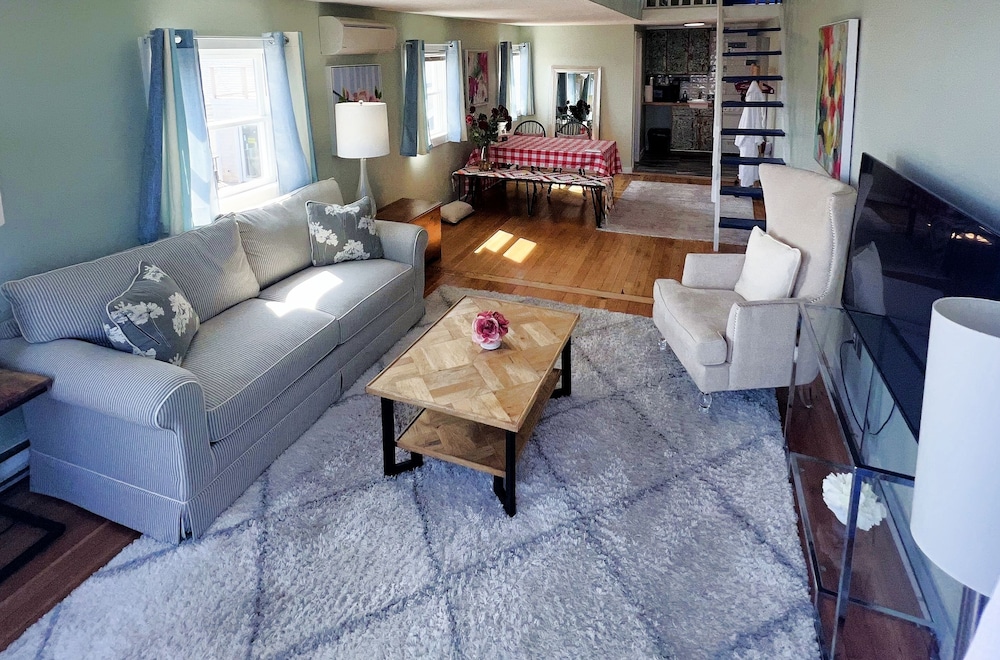 Deluxe Loft, Beach View photo 3