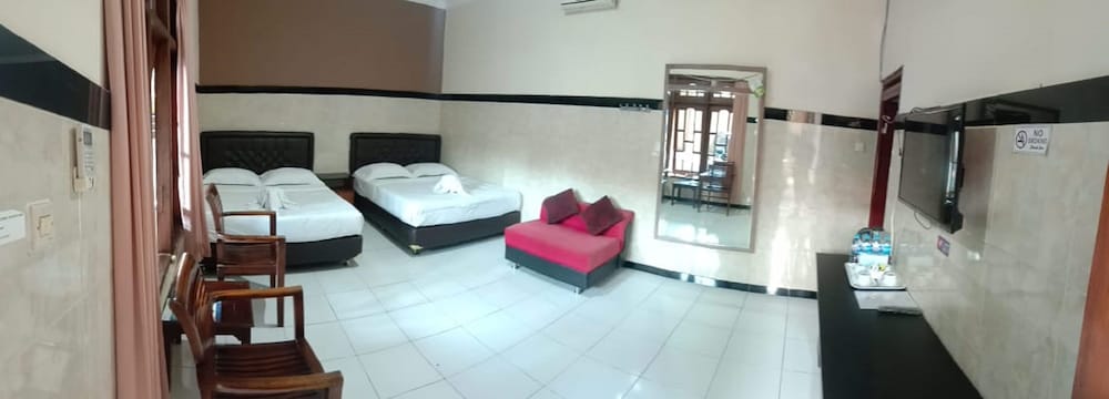 Family Room photo 3