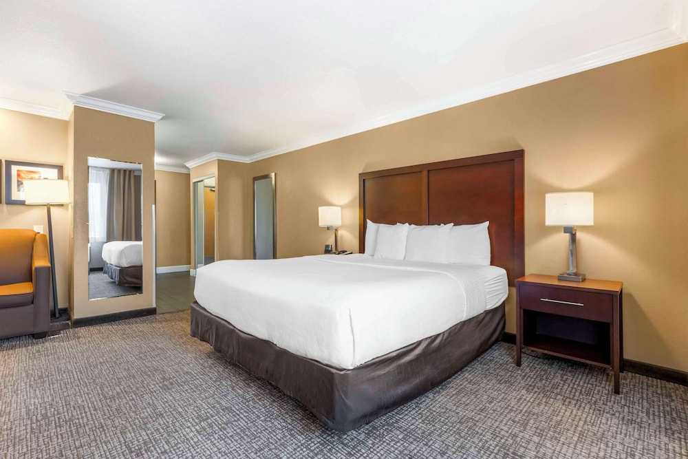 Suite, Multiple Beds, Accessible, Non Smoking photo 1
