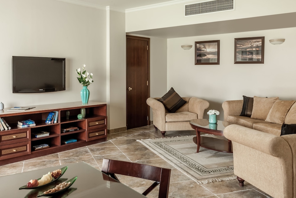Executive Suite - Photo 2