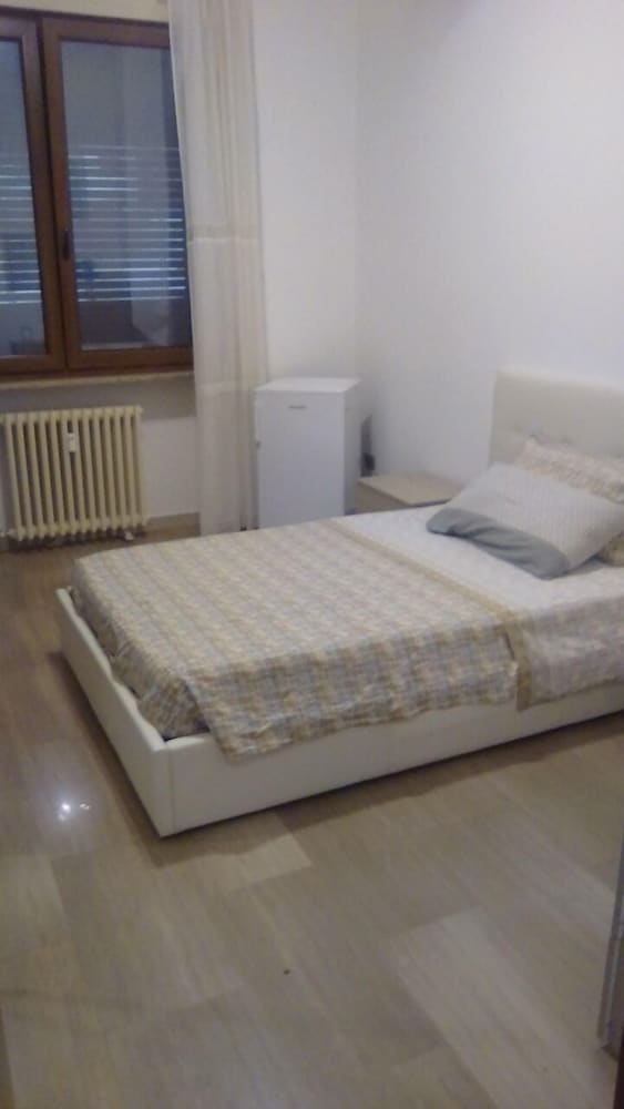 Room, Private Bathroom (External)