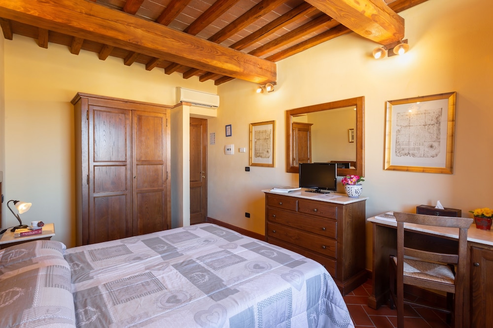 Triple Room, City View photo 3