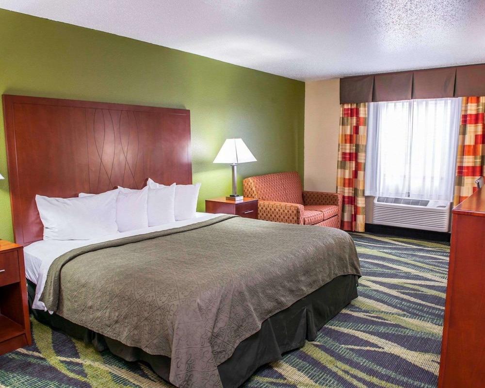 Business Room, 1 King Bed, Non Smoking - Photo 1