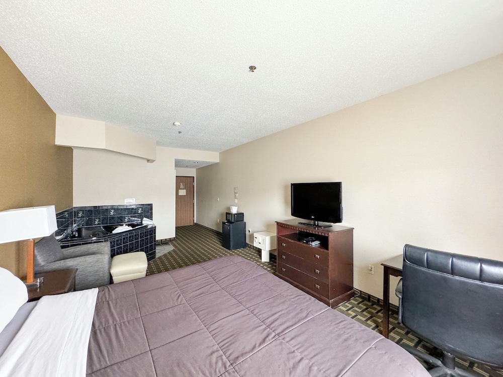 Signature Room, 1 King Bed, Non Smoking, Hot Tub - Photo 2