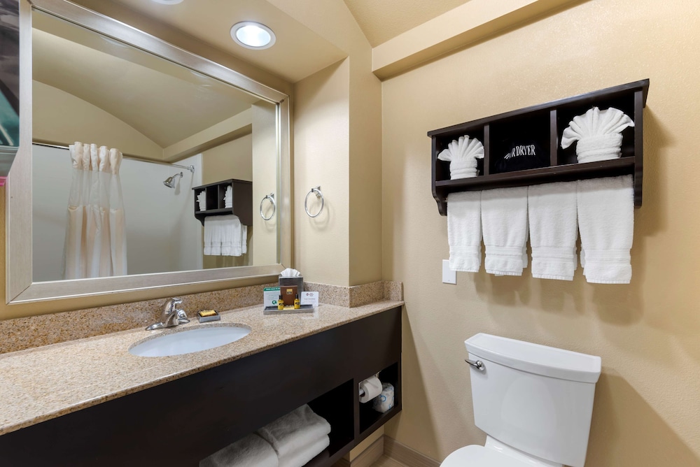 Standard Room, 2 Queen Beds, Non Smoking, Refrigerator & Microwave (with Single Sofabed;Larger Room) - Photo 2