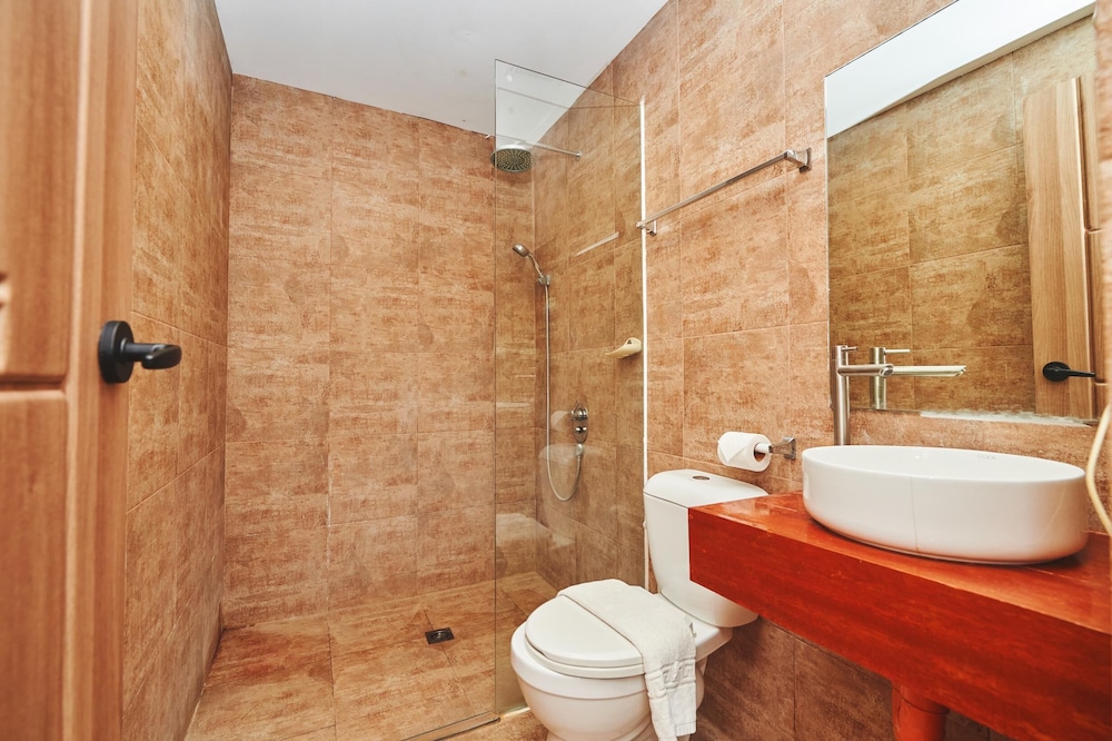 Deluxe with Pool Access (1 Bed) photo 3