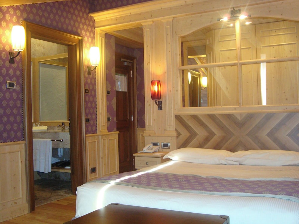 Deluxe Double or Twin Room - Photo 2