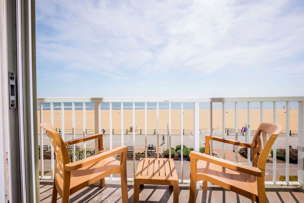 Premium Room, 1 King Bed with Sofa bed, Oceanfront (Study, High Floor) - Photo 18