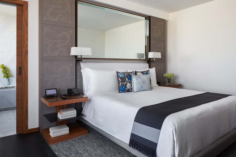 Suite, 1 Bedroom, Balcony - Photo 1