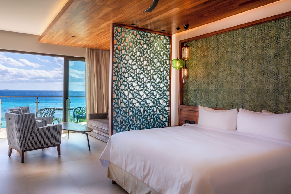 Platinum King Junior Suite Ocean Front - Photo 1