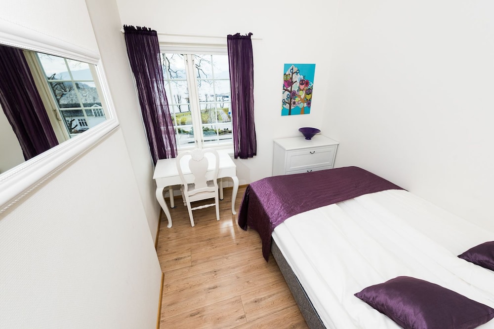 Small Double Room (150 cm double bed) photo 2