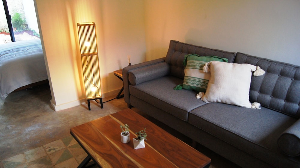 Standard Room, 1 King Bed - Photo 4