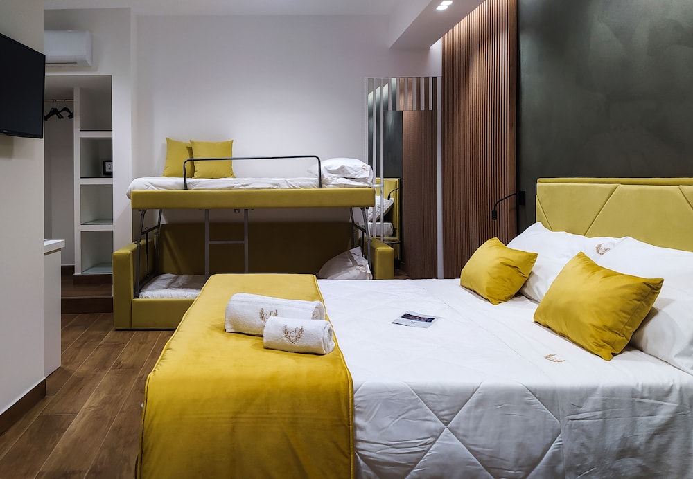 Deluxe Quadruple Room, Non Smoking, Ensuite photo 2