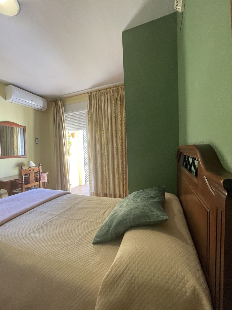 Double Room - Photo 17