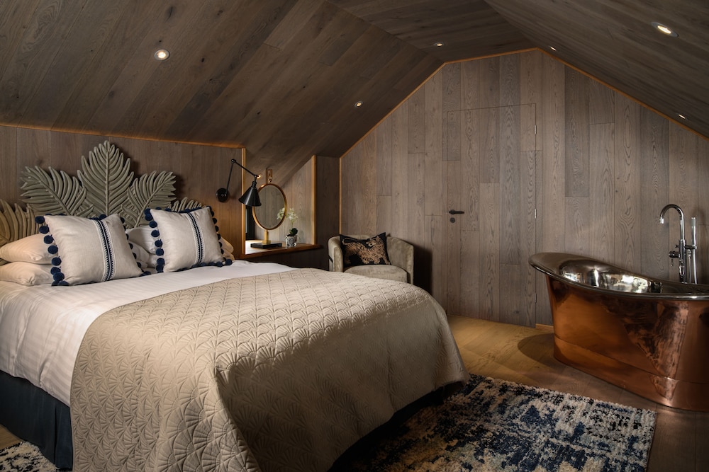 Pole Barn Junior Suite