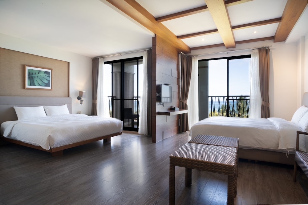 Family Quadruple Room, 2 Queen Beds, Ocean View