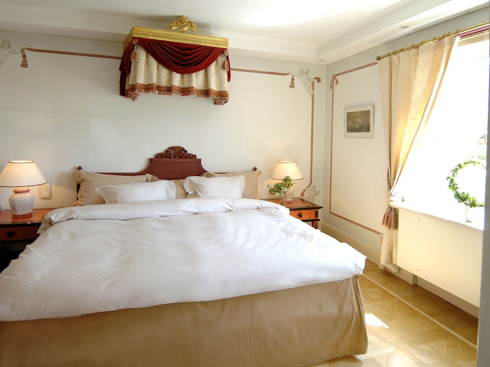 Junior Suite, 1 Double Bed, Lake View photo 3