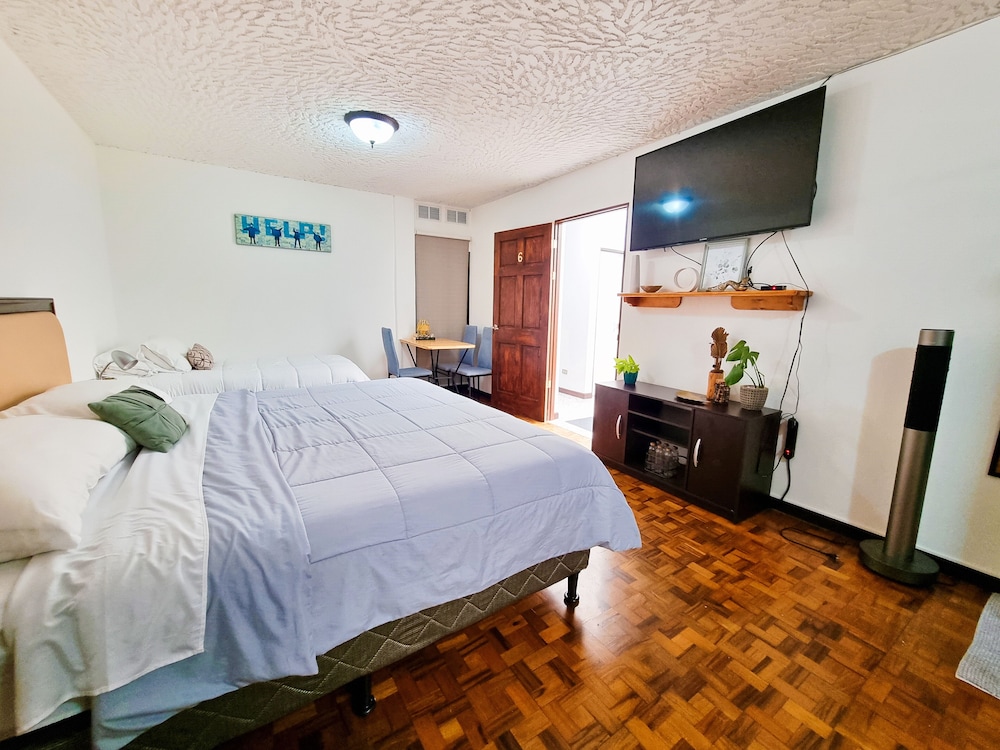 Standard Studio, Multiple Beds, Kitchen photo 2