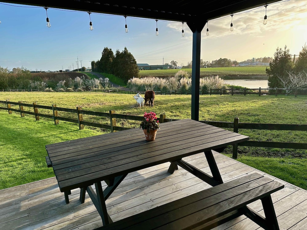 Deluxe Cottage, 2 Bedrooms, 2 Bathrooms, Garden View photo 1