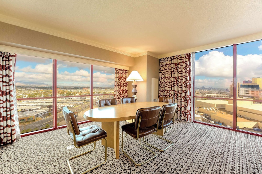 Premier Suite, 1 Bedroom with 2 Queens (High Floor) - Photo 3