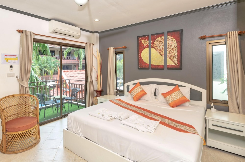 Superior Room, Balcony, Pool View