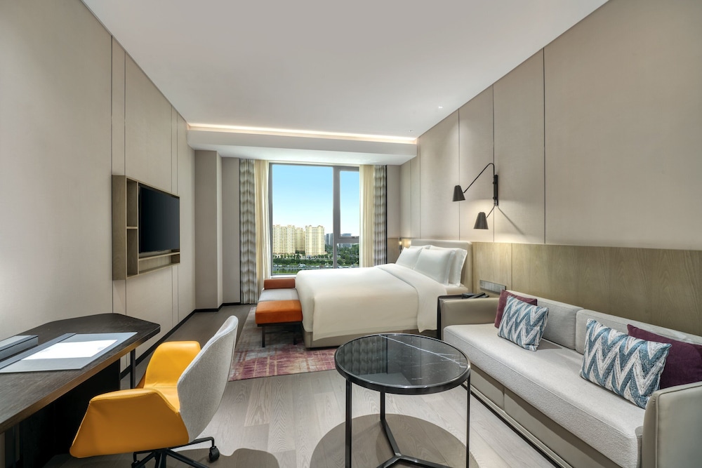 Standard Room, 1 King Bed photo 2