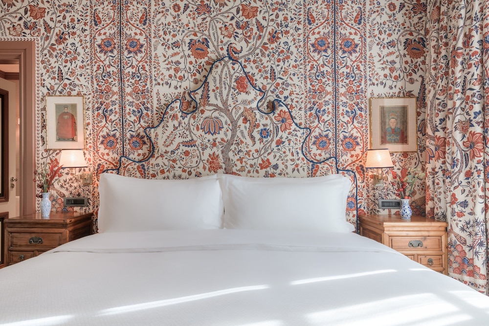 Luxury Suite, 1 King Bed, Garden View