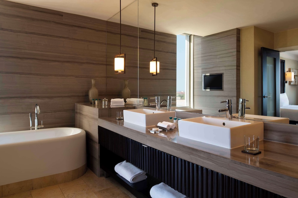 Executive Suite thumbnail 5