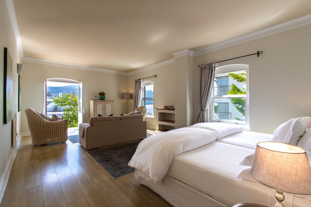 Deluxe Suite, 1 Bedroom, Balcony photo 1