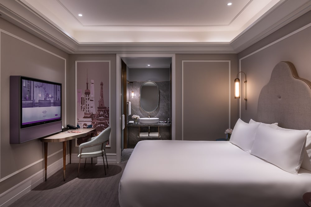 Superior Room, 1 King Bed photo 1