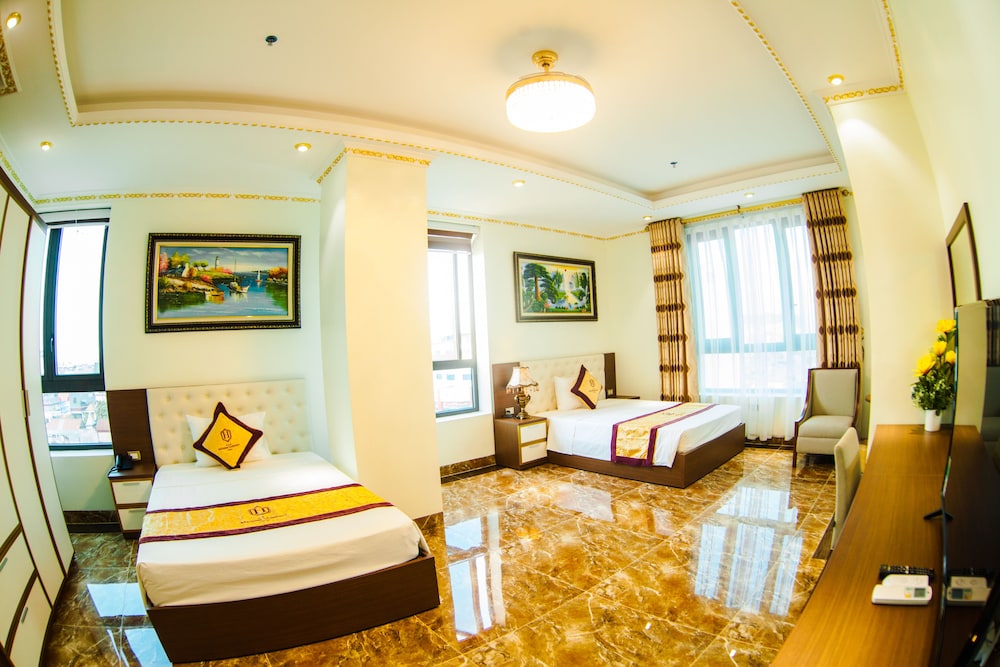 Superior Twin Room, 2 Queen Beds, City View, Corner photo 2
